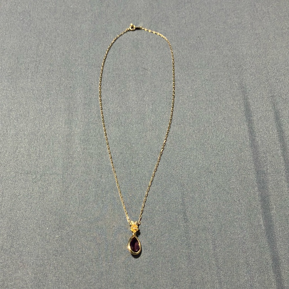 Beautiful trifari gold tone necklace with a purple crystal. 18”